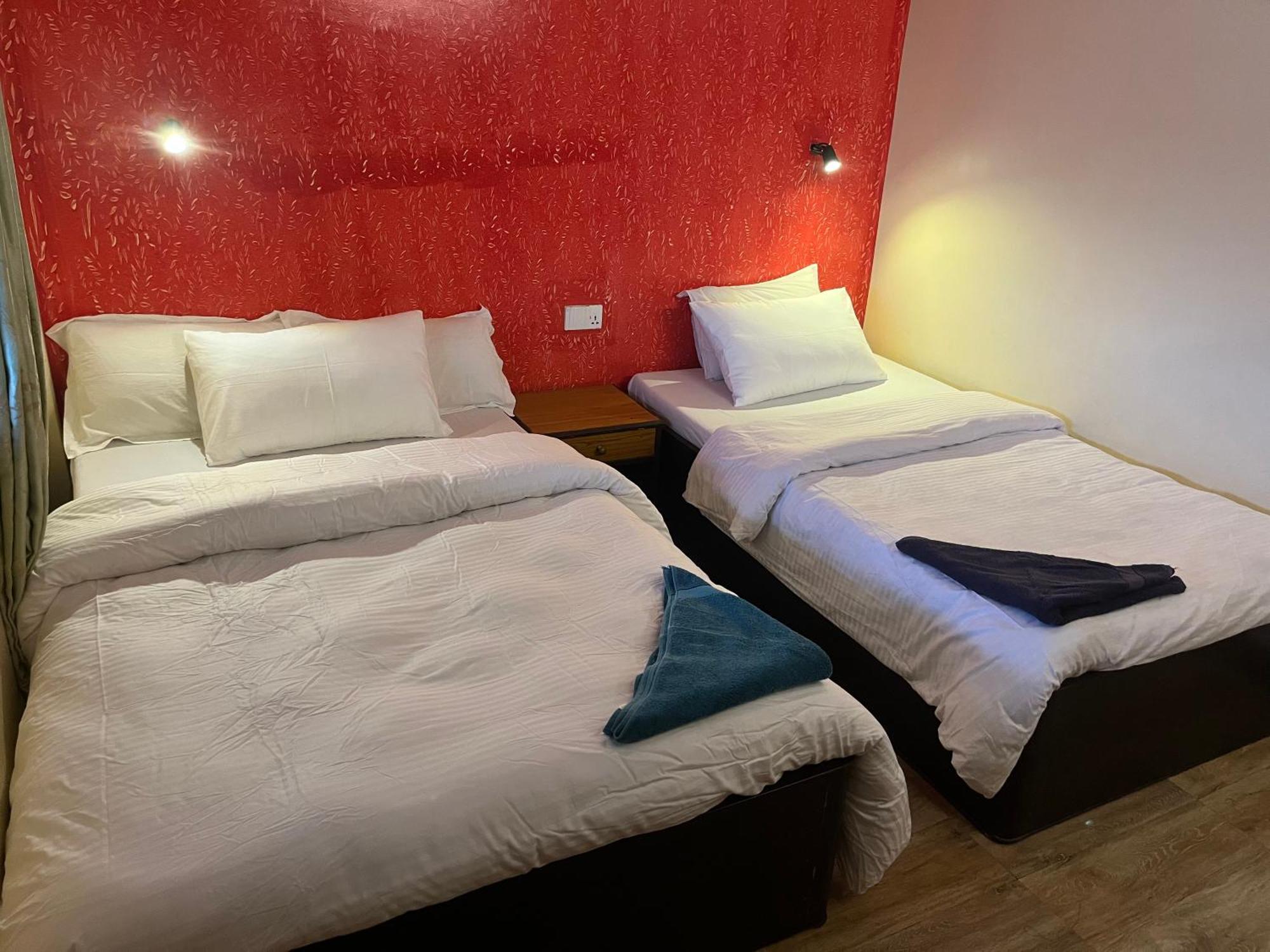 The North Face Inn'S Homestay โพคารา ภายนอก รูปภาพ